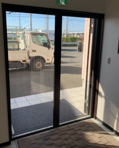 きゃたぴら網戸 両引き 【玄関用】